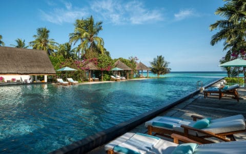 Four-Seasons-at-Landaa-Giraavaru-Pool