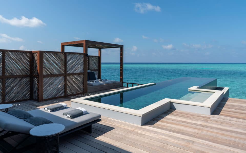 Four-Seasons-at-Landaa-Giraavaru-Pool1