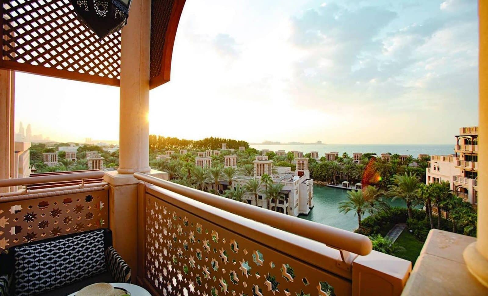 Балкон номера с видом. Al Qasr Madinat Jumeirah 5. Вид с балкона Madinat Jumeirah. Jumeirah al Qasr 5*Deluxe (Дубай, Джумейра). Madinat al Bahar 5*.