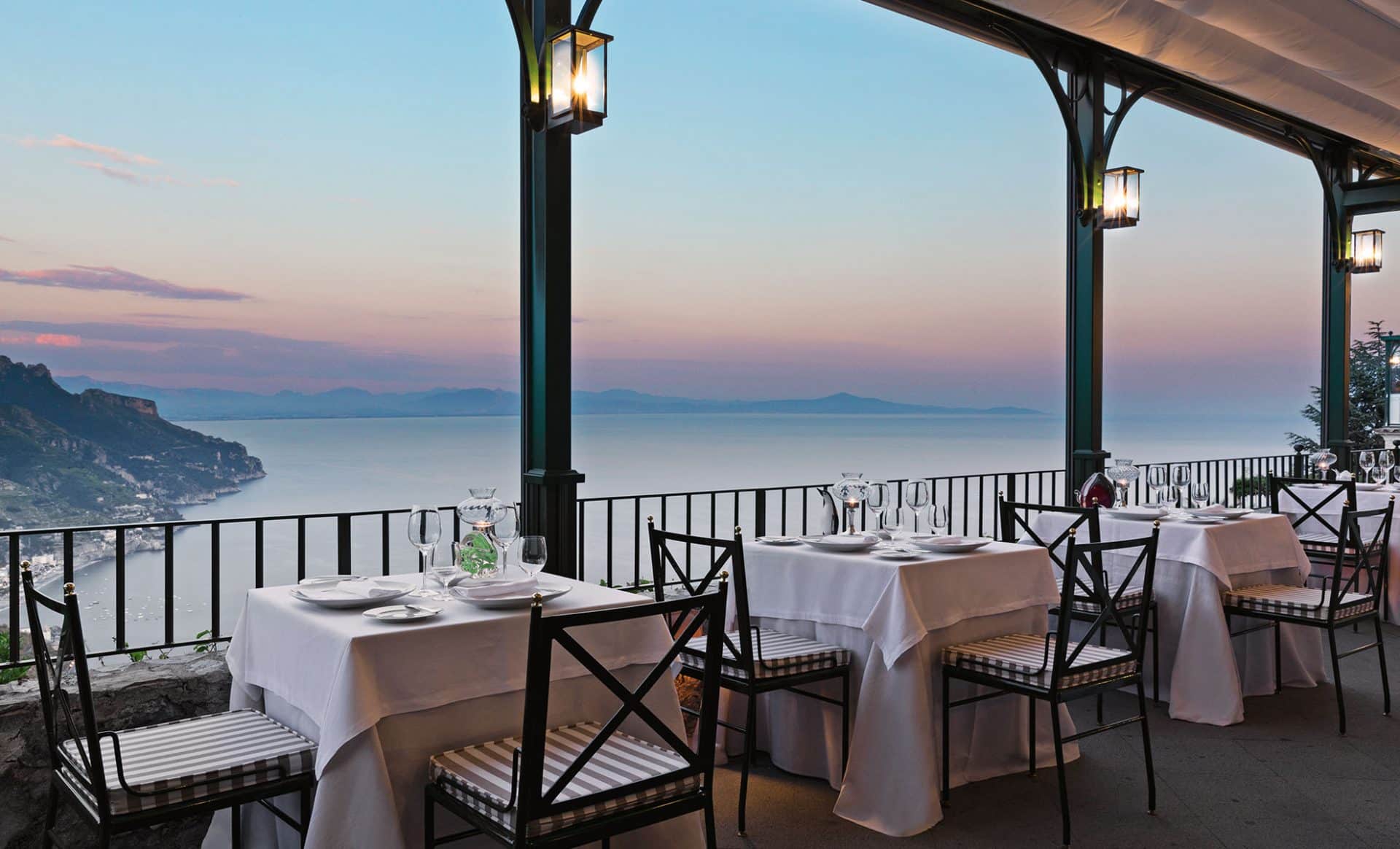 Летнее кафе на пляже. Море рядом ресторан. Отели на острове миконос греция. Море рядом ресторан. Taj exotica dubai.