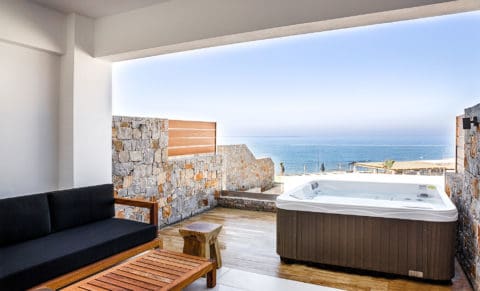 Luxury Guestroom with outdoor Jacuzzi