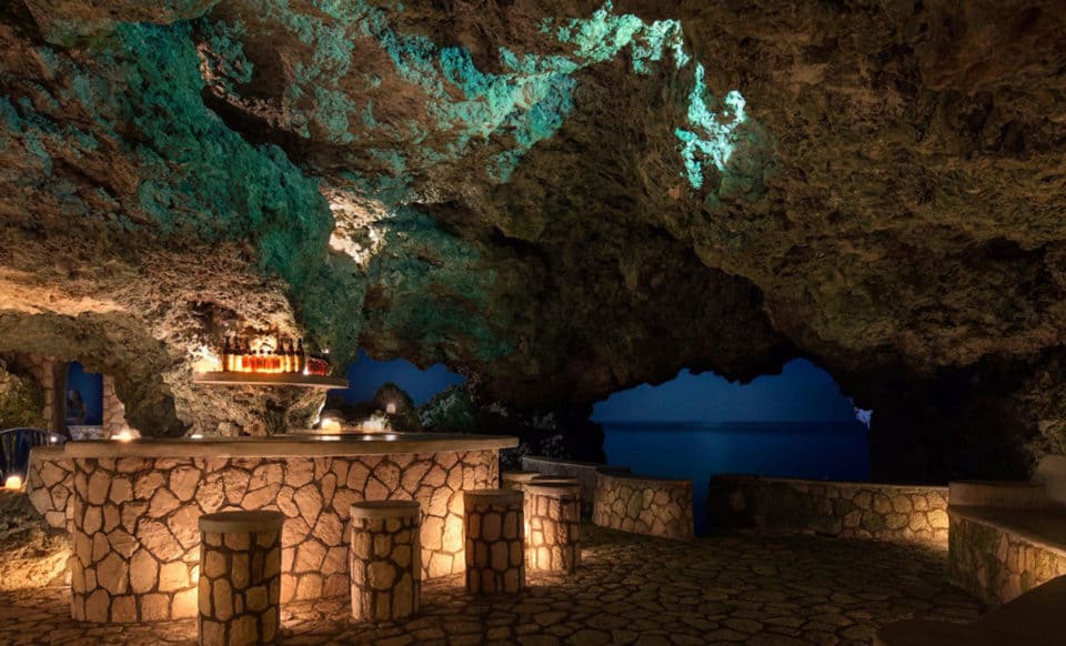 The Caves Hotel Jamaica Bar