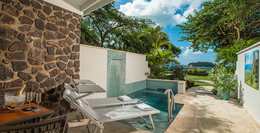 Beachfront Honeymoon Butler Room w Private Pool Sanctuary