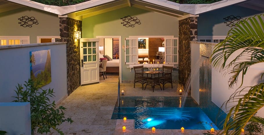 Beachfront Honeymoon Butler Room w Private Pool Sanctuary