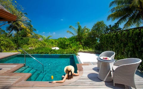 Baros-Maldives_Baros-Suite_Hot-and-cold-Jacuzzi