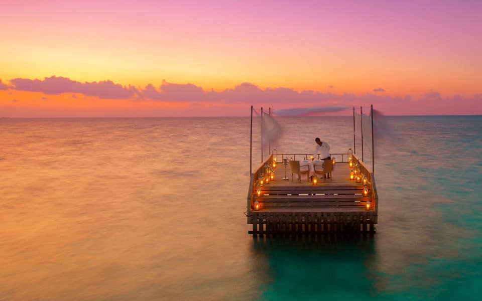 Baros-Maldives_Piano-Deck-Dining