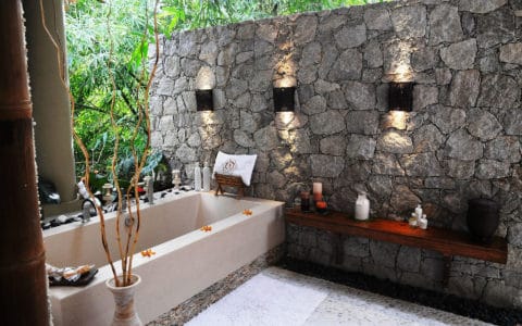 Le-Domaine-de-Lorangeraie-Resort-Spa-Bathroom-Villa-de-Charme