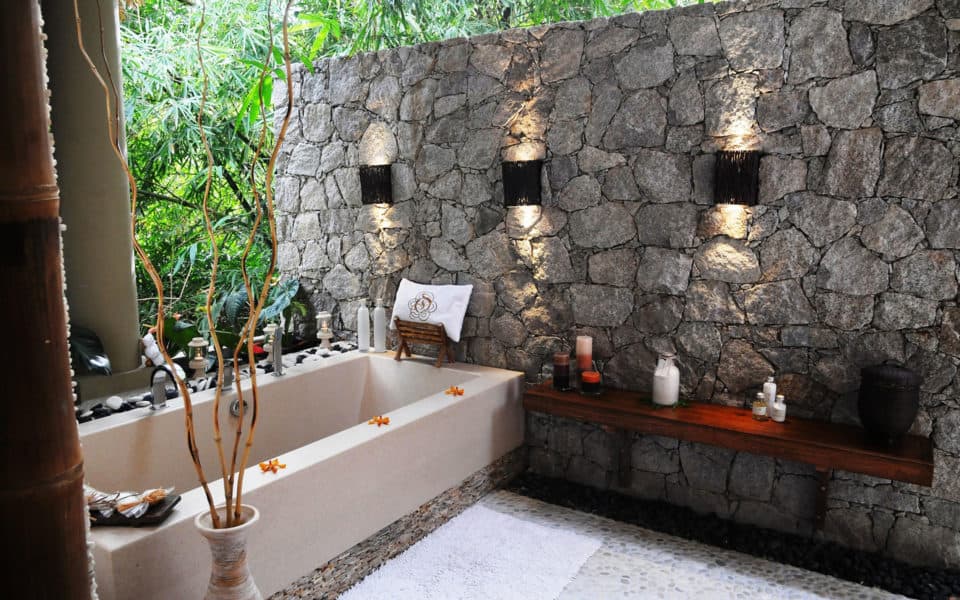 Le-Domaine-de-Lorangeraie-Resort-Spa-Bathroom-Villa-de-Charme