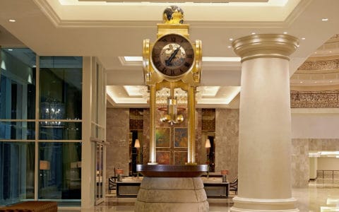 Waldorf-Astoria-Dubai-Lobby-Clock