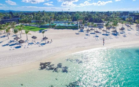 long-beach-mauritius--beachside